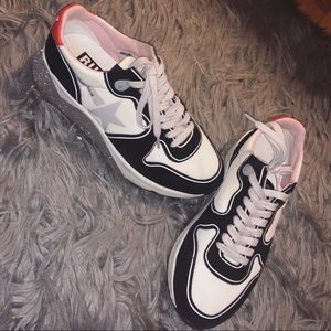 Golden goose tennis shoes